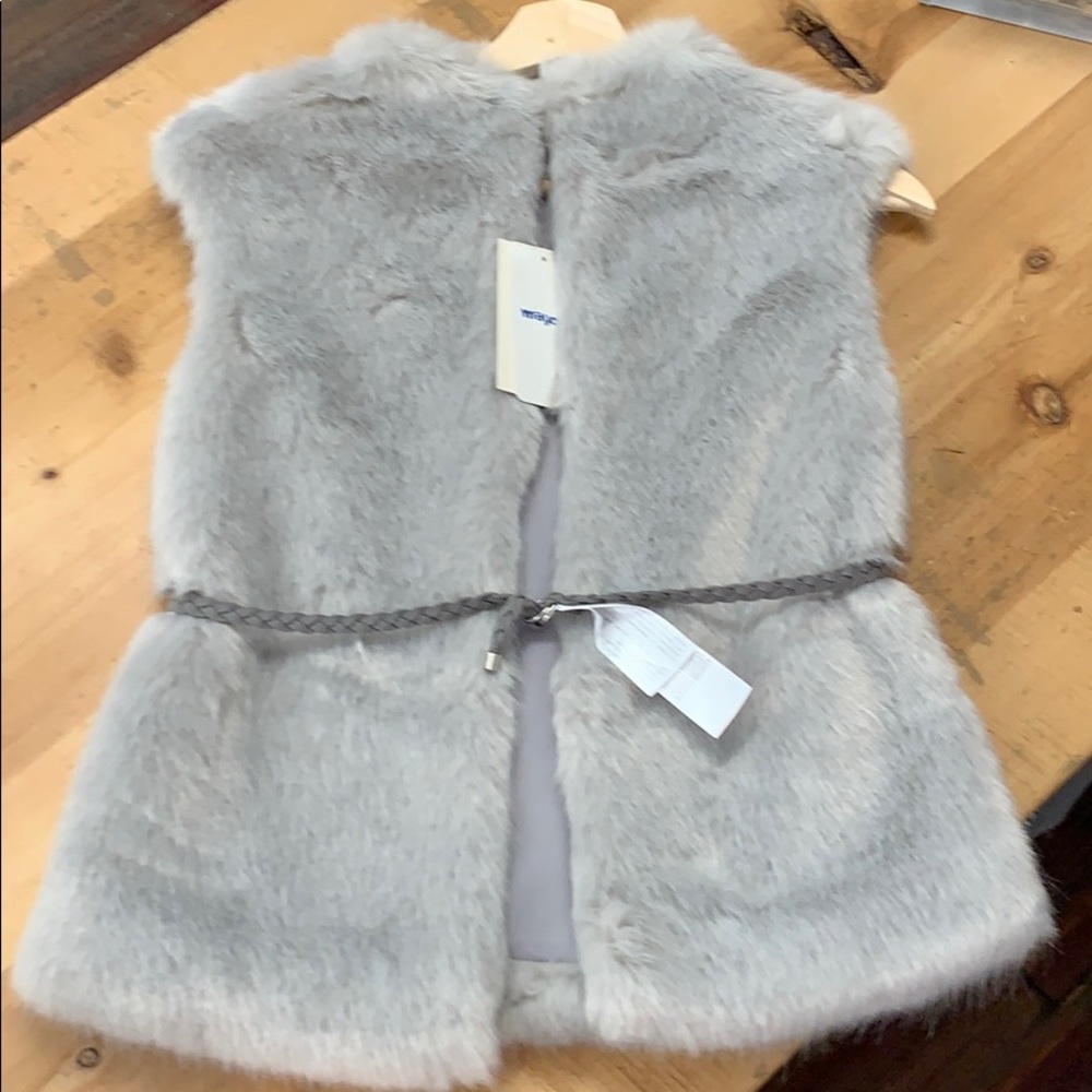 Amazingly cute faux fur vest!